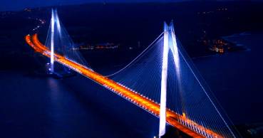 Yavuz Sultan Selim Köprüsü  kansere karşı mavi ve turuncu ışıklandı