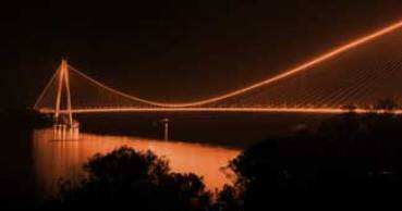 Yavuz Sultan Selim Köprüsü 25 - 26 Kasım tarihlerinde turuncu renkle Kadına Şiddete Hayır diyor.