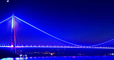 YSS Köprüsü “Engelliler Haftası” için mavi ışıklandırıldı